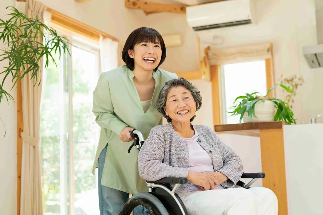 母親の介護をしている娘