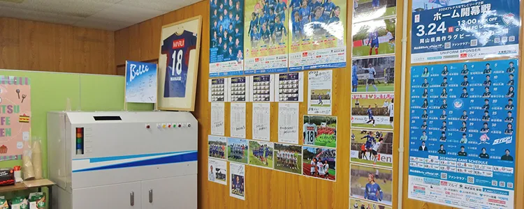 岡山湯郷ベルの試合日程などを商談スペースに掲示