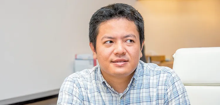 真喜屋亮経理担当