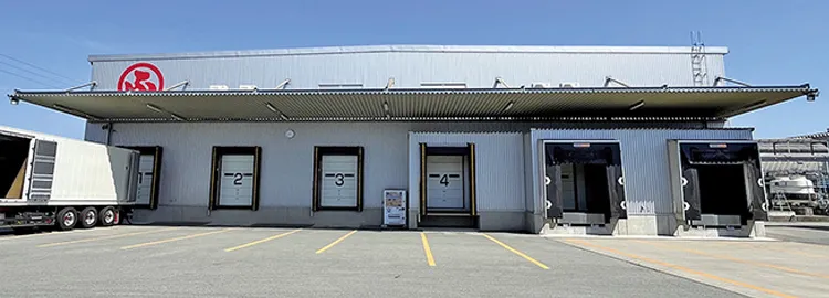 8,000トンに上る収容量を誇る冷凍冷蔵設備