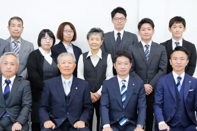 明日の繁栄へ、今日を照らす税の専門家