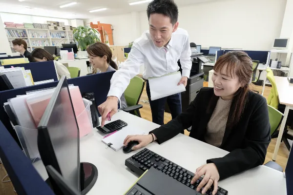 機動力と専門性で即応——創業から承継・相続までワンストップ