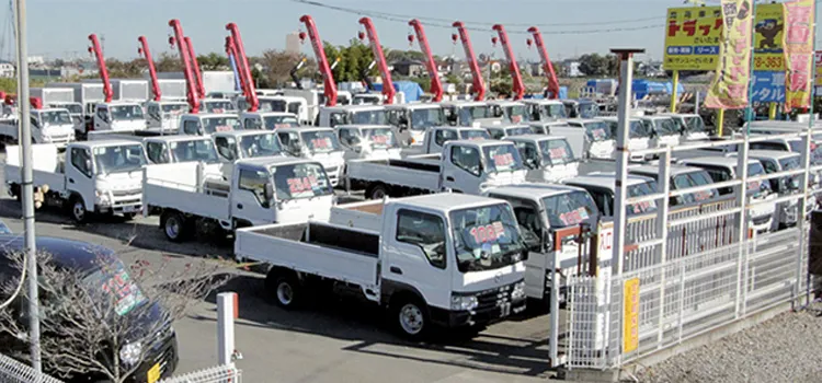 「トラック市」越谷店